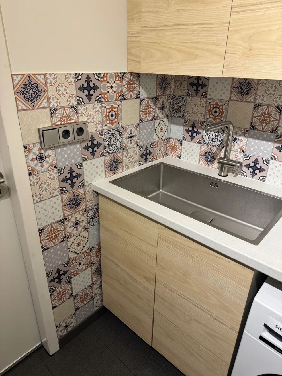 Spatwand met Portugees Tegel Design – Feldspar in de keuken van een klant