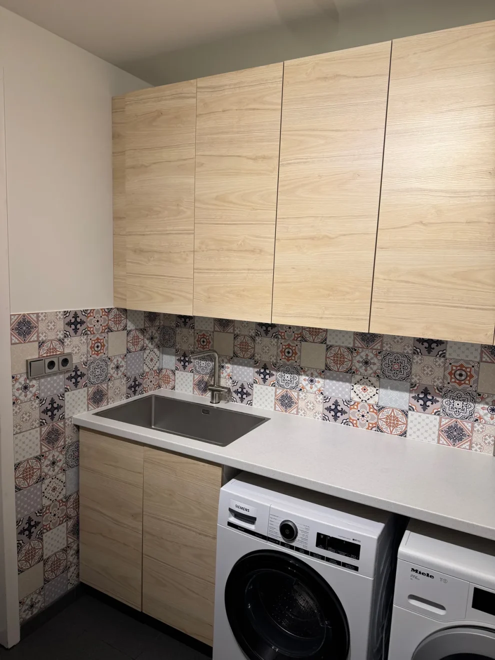Spatwand met Portugees Tegel Design – Feldspar in de keuken van een klant