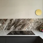 Stenen, Spatwand, DW8623 in de keuken van een klant