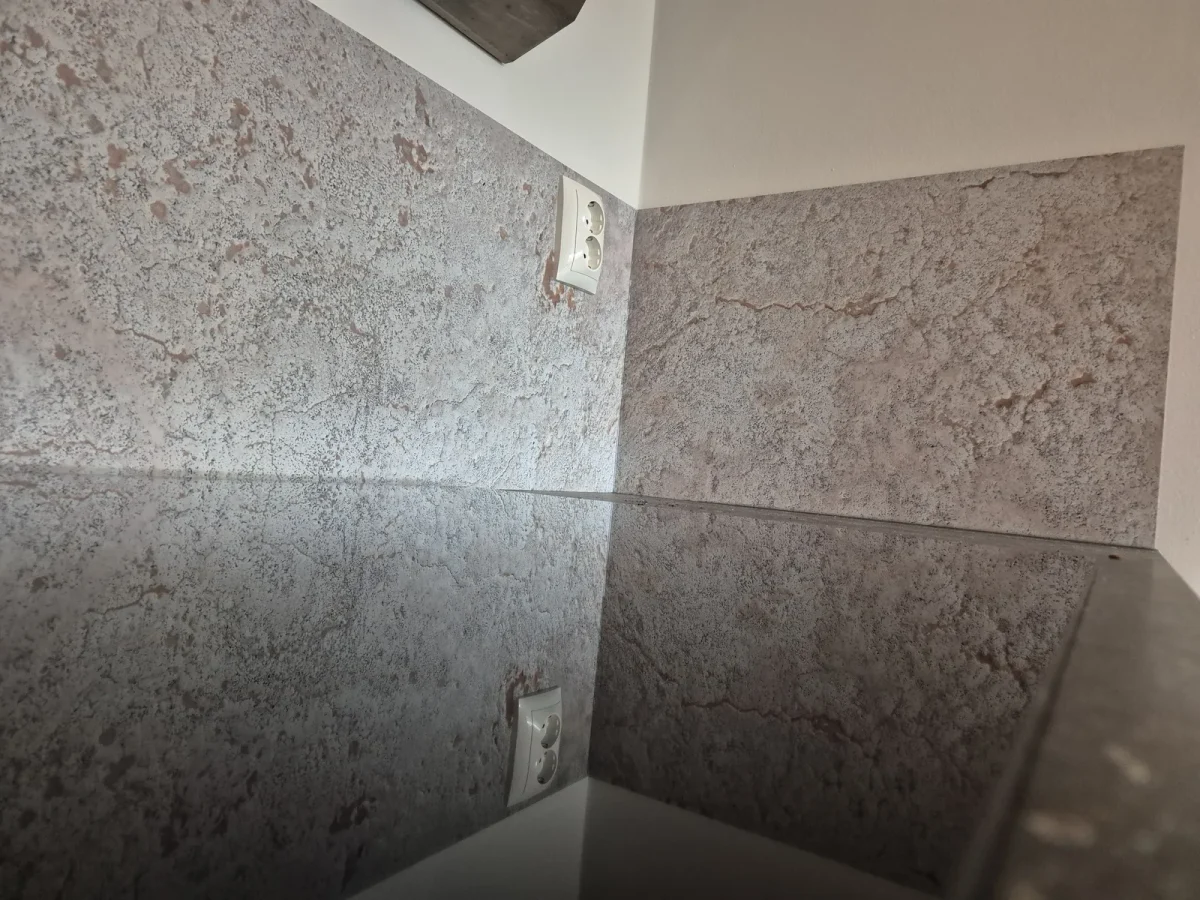Stenen, Spatwand, DW8624 in de keuken van een klant