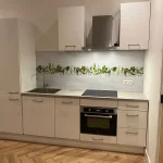 Küchenrückwand – Kräuter mit Beton in der Küche eines Kunden