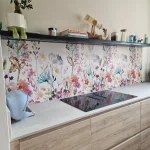 Behang Colorful, INK7280 in de keuken van een klant