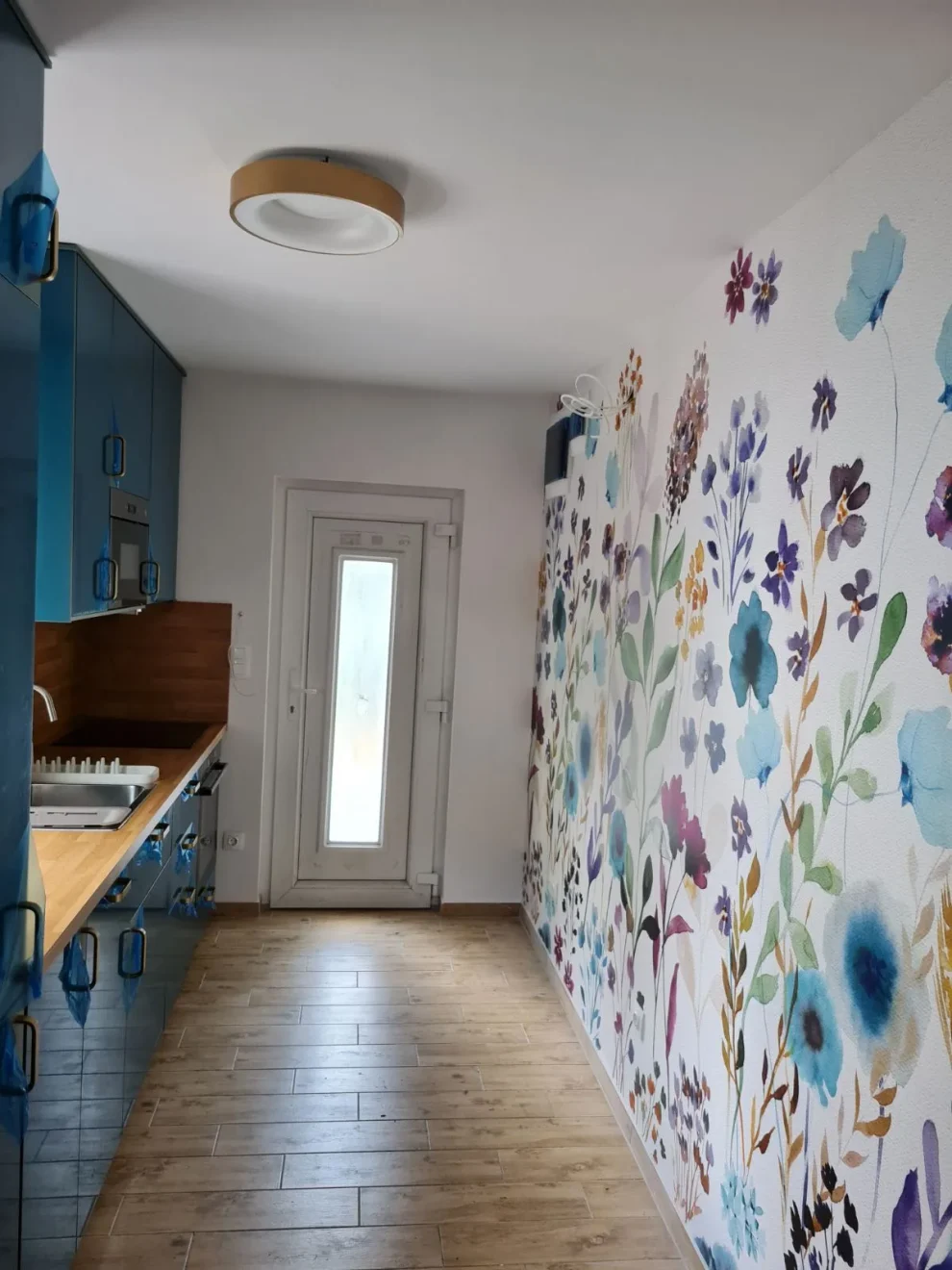 Behang Colorful, INK7281 in de keuken van een klant