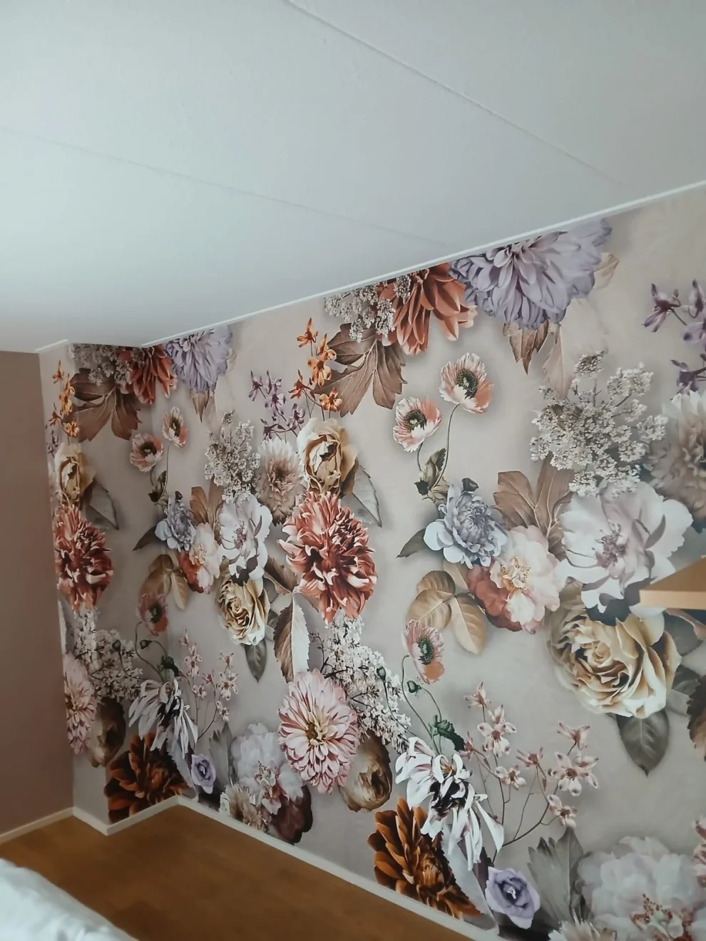 Floral Utopia Behang, Eden Blues in de keuken van een klant