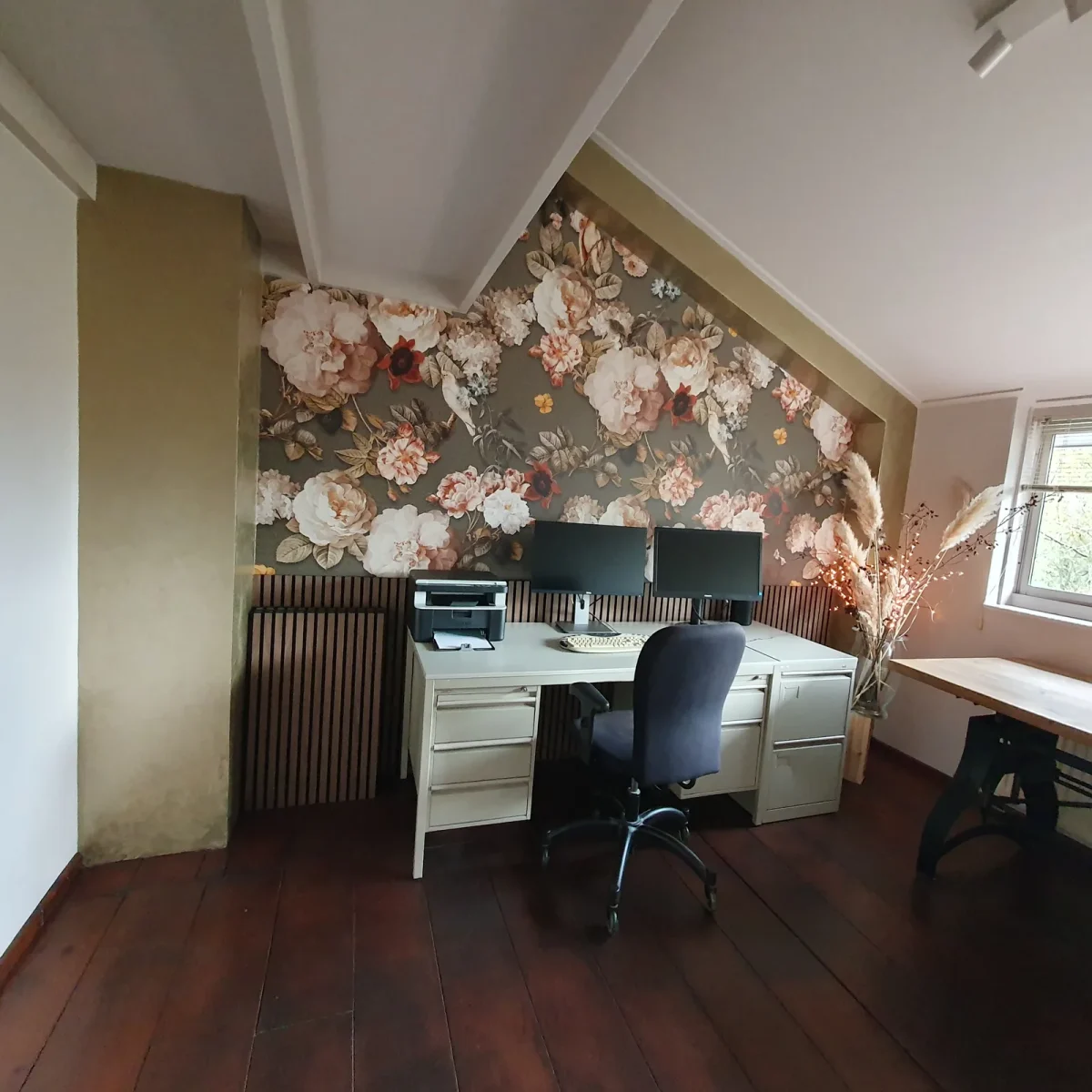Floral Utopia Behang, Sweet Rosa Moss in de keuken van een klant