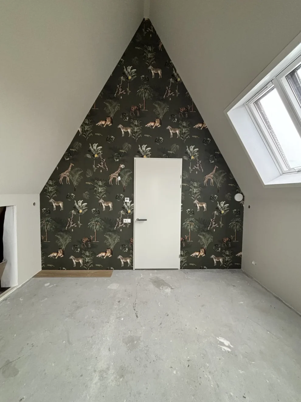 Jungle Play Green – Kinderbehang Olive & Noah in de keuken van een klant