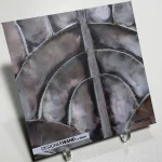 DW7610 sample, 20x20 cm, metallic leaf pattern with arches in bronze and purple