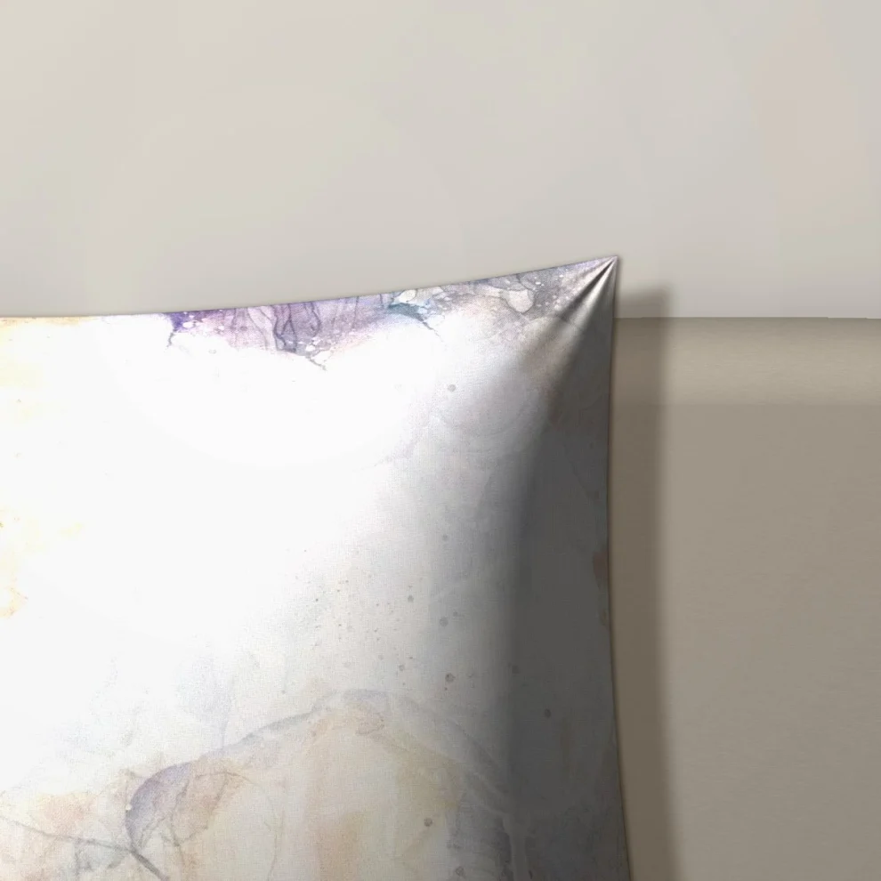 Coussin Décoratif Alcohol Ink de près : l’impression, le tissu et la couture sur le bord