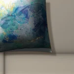 Coussin Décoratif avec Or Alcohol Ink de près : l’impression, le tissu et la couture sur le bord