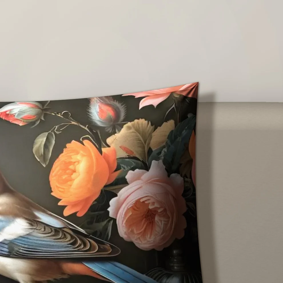 Decorative Cushion Master Bird in the Mix up close: the print, the fabric and the seam along the edge